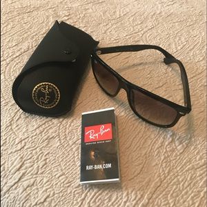 Ray-Ban RB4147 Wayfarer Sunglasses